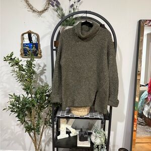 Express Olive Green Bouclé Turtleneck Sweater – Size Small